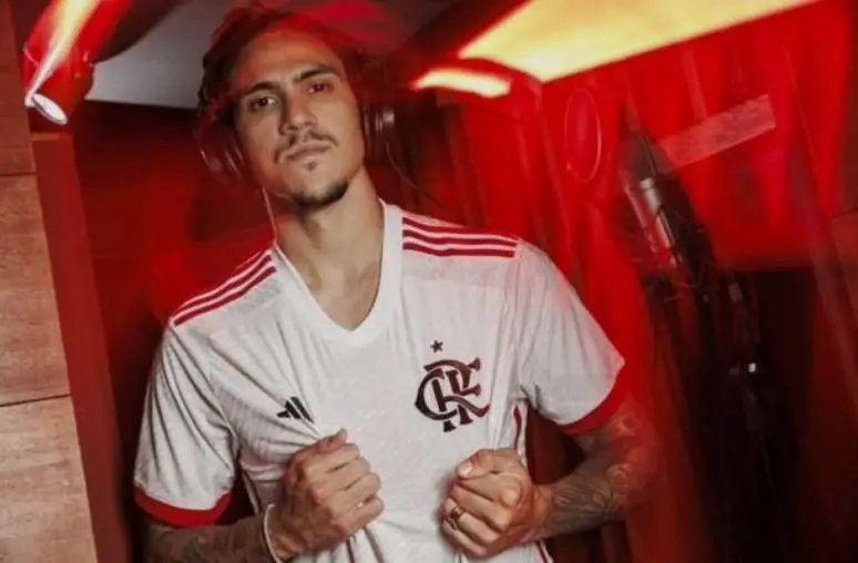Flamengo e Adidas renovam parceria até 2029
