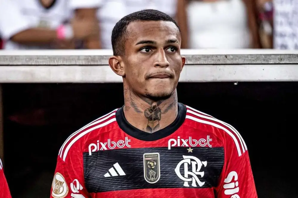 Lateral do Flamengo acusado de agressão