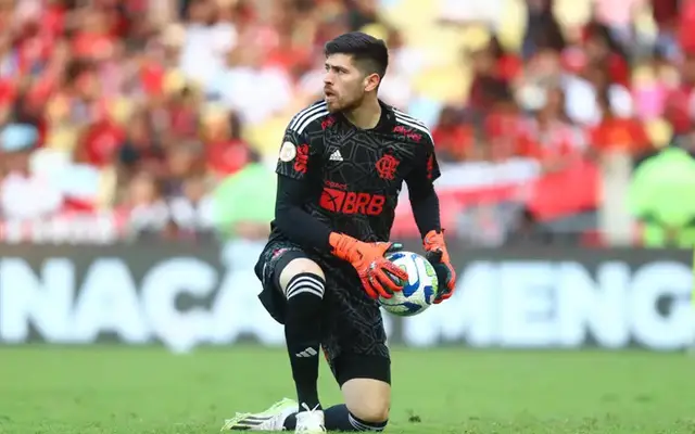 Agustín Rossi bate recorde de invencibilidade no Flamengo