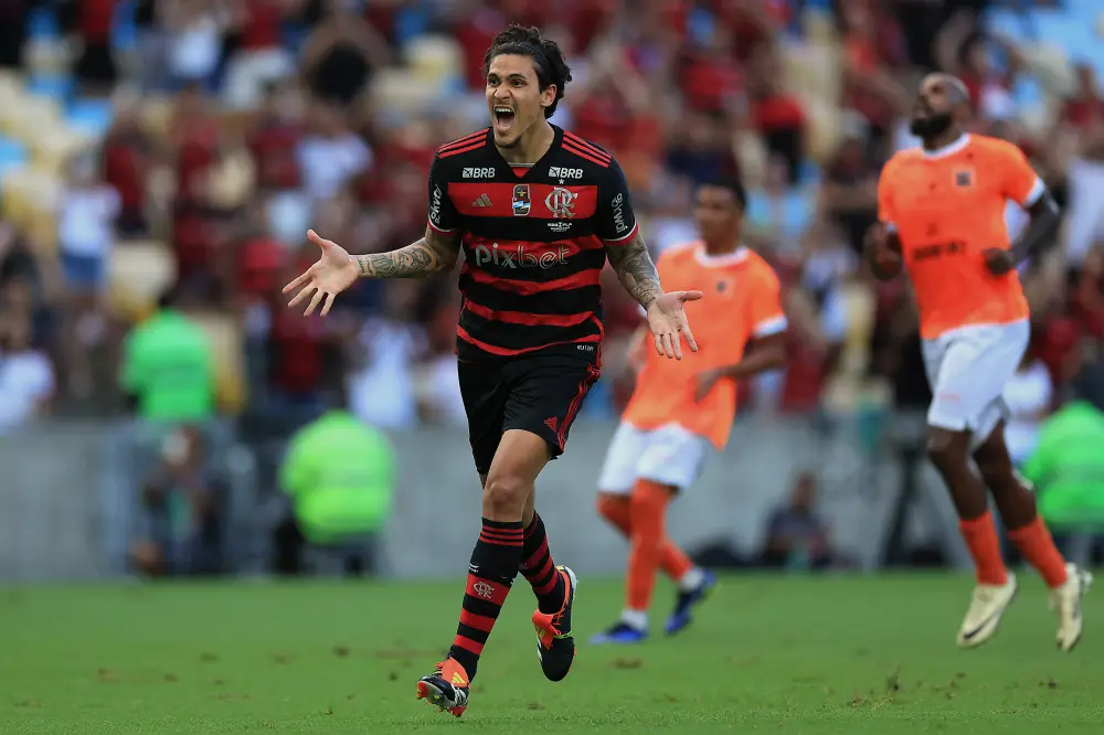 Flamengo se Reforça e Busca Vantagem Financeira no Início de 2023