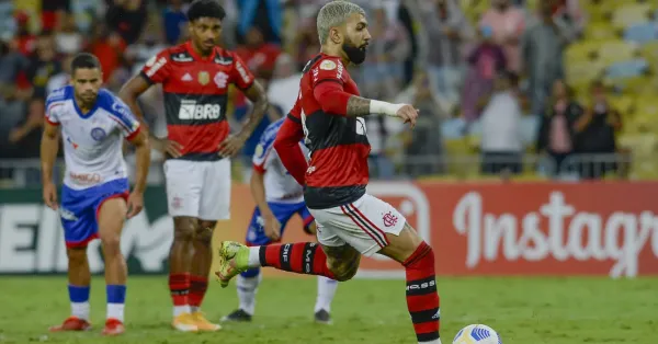 Bahia e Flamengo duelam em busca de vaga nas semifinais da Copa do Brasil